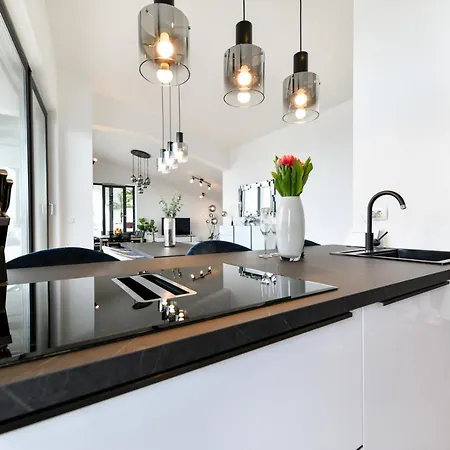 Crowonder Berin Deluxe Penthouse With Rooftop Terrace And Jacuzzi * Zara