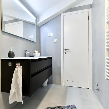 Crowonder Berin Deluxe Penthouse With Rooftop Terrace And Jacuzzi *