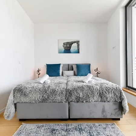 Crowonder Berin Deluxe Penthouse With Rooftop Terrace And Jacuzzi