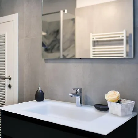 Crowonder Berin Deluxe Penthouse With Rooftop Terrace And Jacuzzi *