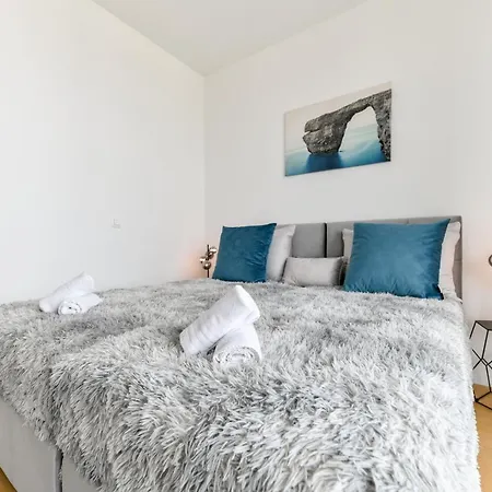 Crowonder Berin Deluxe Penthouse With Rooftop Terrace And Jacuzzi