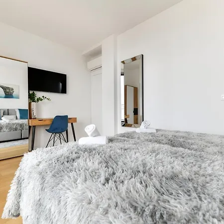 Crowonder Berin Deluxe Penthouse With Rooftop Terrace And Jacuzzi Appartamento Zara
