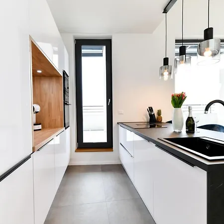 Crowonder Berin Deluxe Penthouse With Rooftop Terrace And Jacuzzi