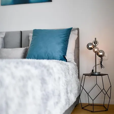 Crowonder Berin Deluxe Penthouse With Rooftop Terrace And Jacuzzi * Zara