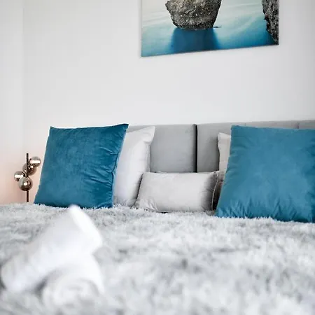 Crowonder Berin Deluxe Penthouse With Rooftop Terrace And Jacuzzi Appartamento Zara