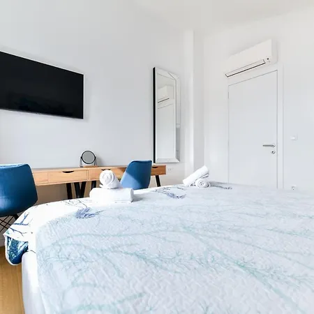 Crowonder Berin Deluxe Penthouse With Rooftop Terrace And Jacuzzi Appartamento Zara