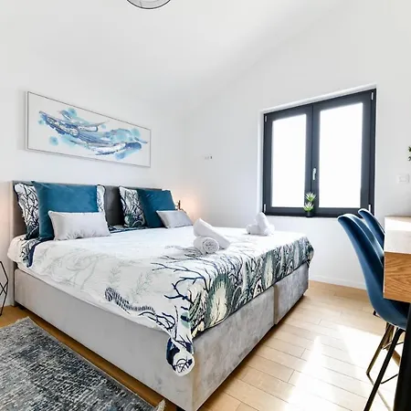 Crowonder Berin Deluxe Penthouse With Rooftop Terrace And Jacuzzi