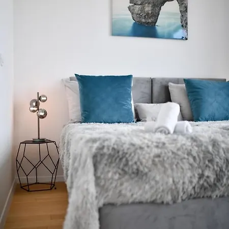 Crowonder Berin Deluxe Penthouse With Rooftop Terrace And Jacuzzi Appartamento Zara