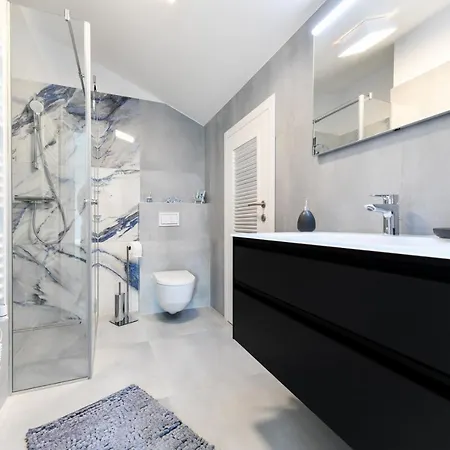 Appartamento Crowonder Berin Deluxe Penthouse With Rooftop Terrace And Jacuzzi Zara