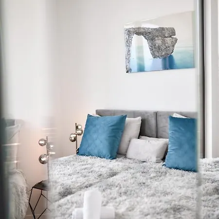 Crowonder Berin Deluxe Penthouse With Rooftop Terrace And Jacuzzi Appartamento