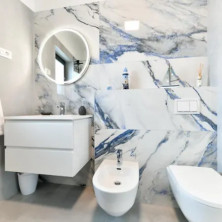 Crowonder Berin Deluxe Penthouse With Rooftop Terrace And Jacuzzi Appartamento