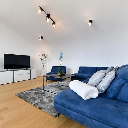 Crowonder Berin Deluxe Penthouse With Rooftop Terrace And Jacuzzi Zara