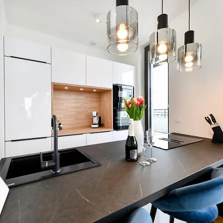 Crowonder Berin Deluxe Penthouse With Rooftop Terrace And Jacuzzi Appartamento *