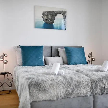 Appartamento Crowonder Berin Deluxe Penthouse With Rooftop Terrace And Jacuzzi Zara