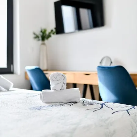 Crowonder Berin Deluxe Penthouse With Rooftop Terrace And Jacuzzi * Zara
