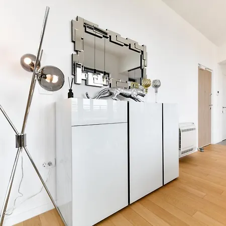 Crowonder Berin Deluxe Penthouse With Rooftop Terrace And Jacuzzi Appartamento Zara