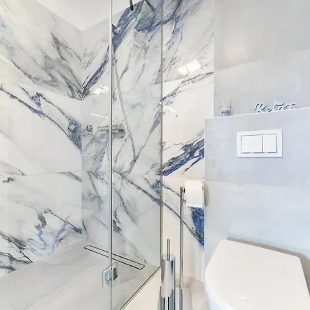 Crowonder Berin Deluxe Penthouse With Rooftop Terrace And Jacuzzi Appartamento *