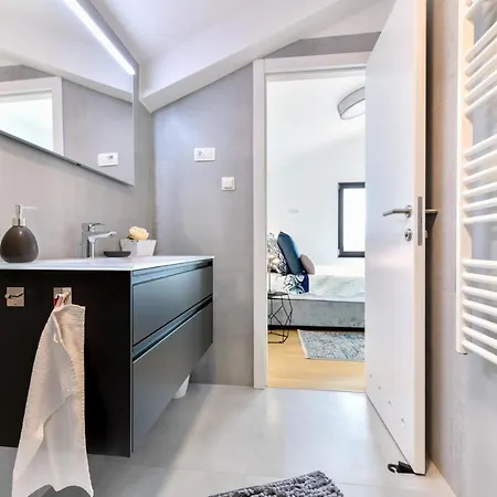 Crowonder Berin Deluxe Penthouse With Rooftop Terrace And Jacuzzi *