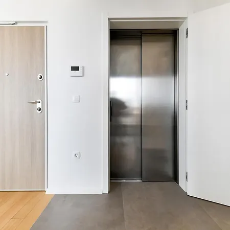 Crowonder Berin Deluxe Penthouse With Rooftop Terrace And Jacuzzi Zara