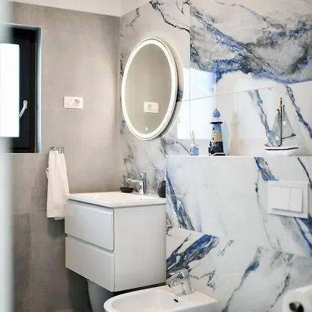 Crowonder Berin Deluxe Penthouse With Rooftop Terrace And Jacuzzi Appartamento Zara