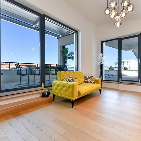 Crowonder Berin Deluxe Penthouse With Rooftop Terrace And Jacuzzi Appartamento