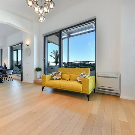 Appartamento Crowonder Berin Deluxe Penthouse With Rooftop Terrace And Jacuzzi