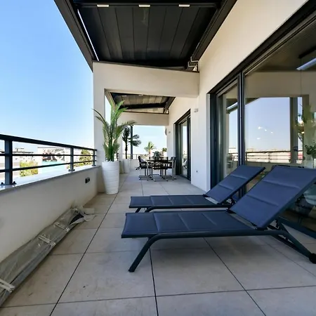 Crowonder Berin Deluxe Penthouse With Rooftop Terrace And Jacuzzi Appartamento