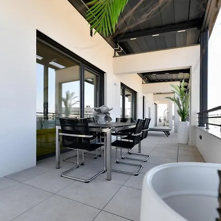 Crowonder Berin Deluxe Penthouse With Rooftop Terrace And Jacuzzi Appartamento